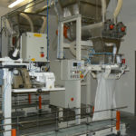 automatyczne pakowanie produktów sypkich z wagą
