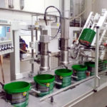 linia do wiaderek z produktami technicznymi